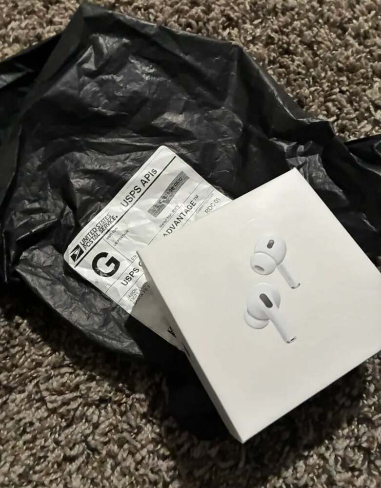 AirPods Pro 2nd Gen with MagSafe Wireless Charging Case (USB-C)